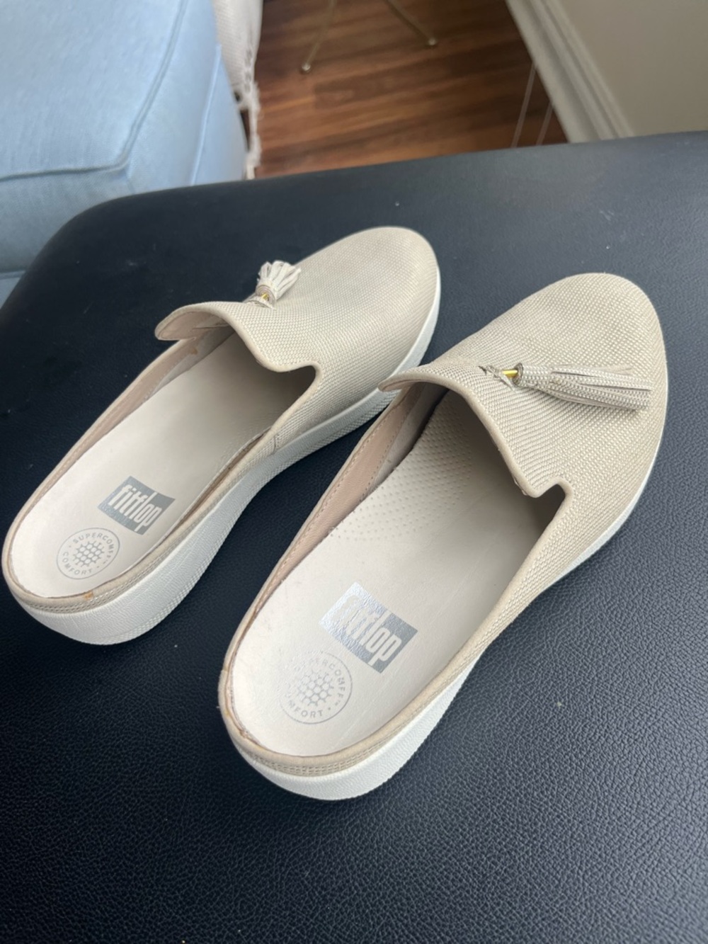 Fitflop ultra comfy Women's Beige Tassel Slip-On Sneakers Sz 8 - Picture 2 of 5